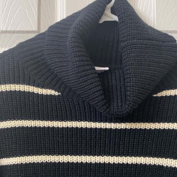 *NWOT* CY Fashion Striped Turtleneck Sweater🖤 - Picture 9 of 9